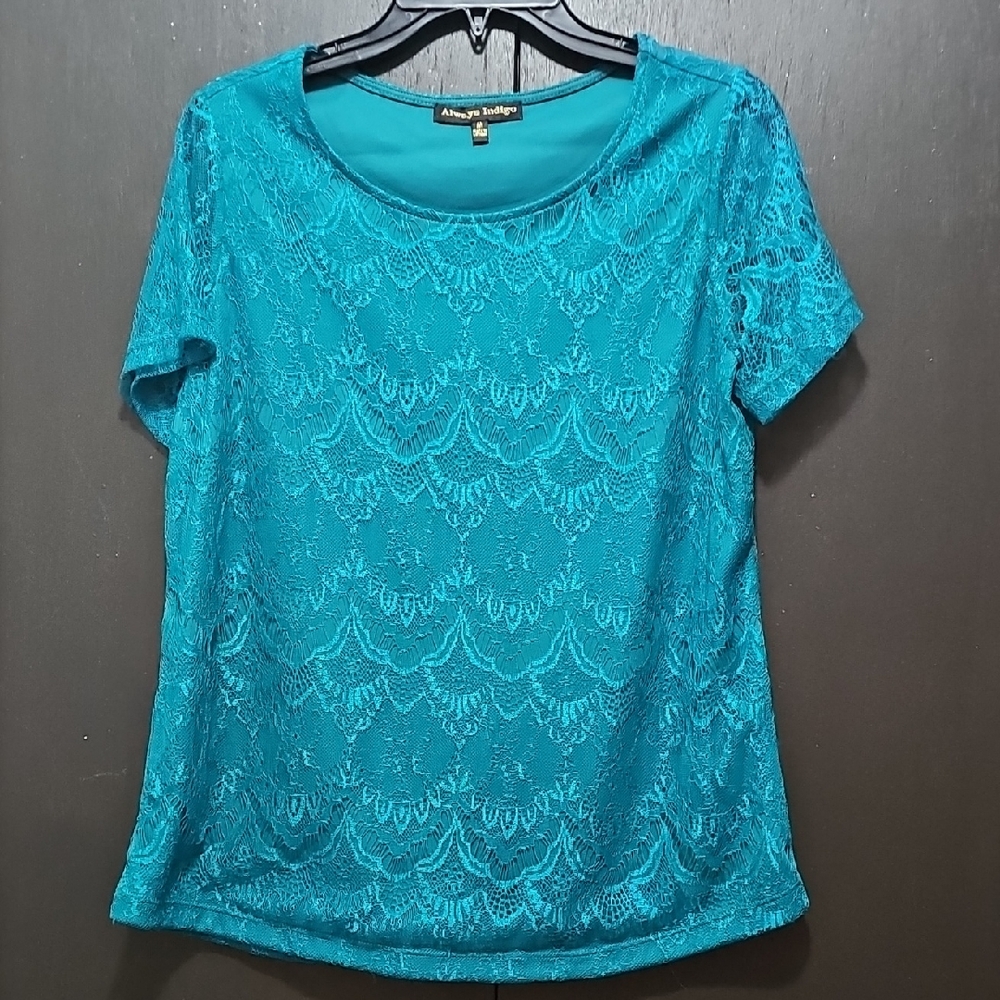 Chic Teal Lace Short Sleeve Top